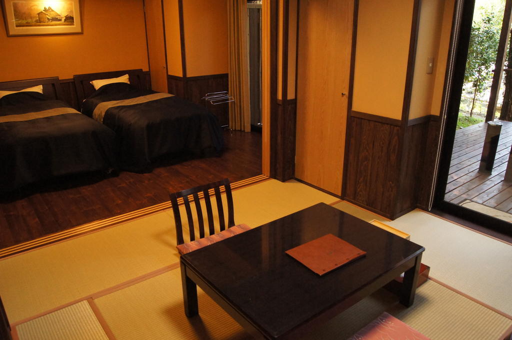 Fumoto Ryokan Мінаміоґуні Номер фото